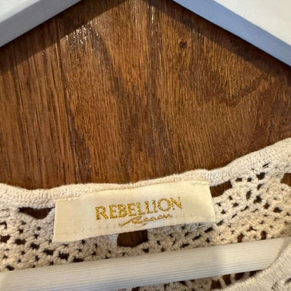 Rebellion white crochet cropped top size small - Picture 5 of 9